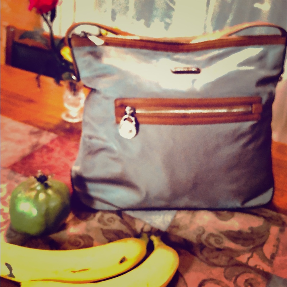 👜 Authentic “Michael Kors” - Beautiful & Roomy!